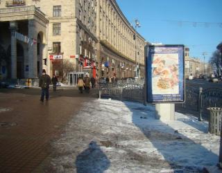 размещение рекламы на ситилайтах в центральной части города Киева, реклама на ситилайтах на Крещатике,  1,2 х 1,8 метров, ситилайты на Крещатике, ситилайты в Киеве, стоимость размещения рекламы на ситилайтах Крещатика